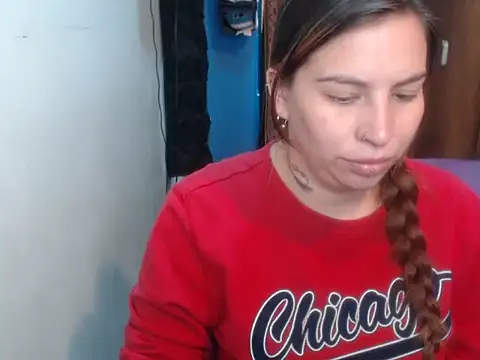 Snapshot of cloequeen15 chatting on 02-24-26, 05:36 cloequeen15 online show from 02-24-26, 05:36