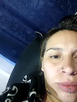 Snapshot of cloequeen15 chatting on 11-15-25, 10:25 cloequeen15 online show from 11-15-25, 10:25