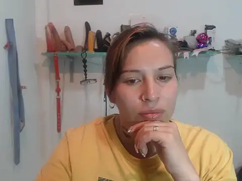 Snapshot of cloequeen15 chatting on 09-22-25, 05:41 cloequeen15 online show from 09-22-25, 05:41