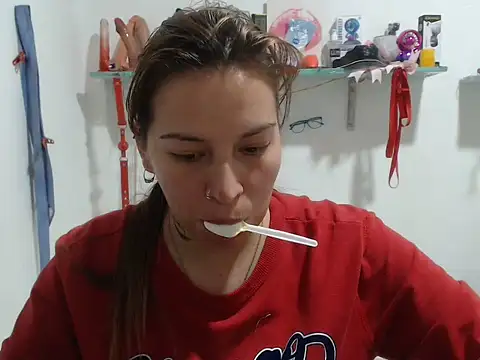 Snapshot of cloequeen15 chatting on 09-12-25, 05:24 cloequeen15 online show from 09-12-25, 05:24