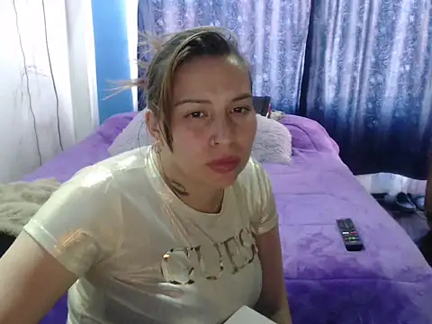 Snapshot of cloequeen15 chatting on 10-03-25, 06:42 cloequeen15 online show from 10-03-25, 06:42