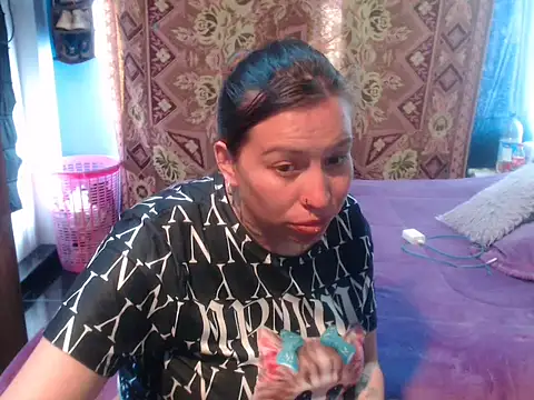 cloequeen15 online show from 04-21-26, 04:46