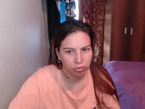 Snapshot of cloequeen15 chatting on 02-25-26, 01:11 cloequeen15 online show from 02-25-26, 01:11