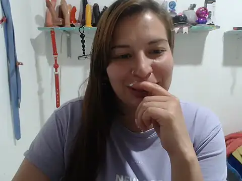 Snapshot of cloequeen15 chatting on 09-25-25, 06:36 cloequeen15 online show from 09-25-25, 06:36