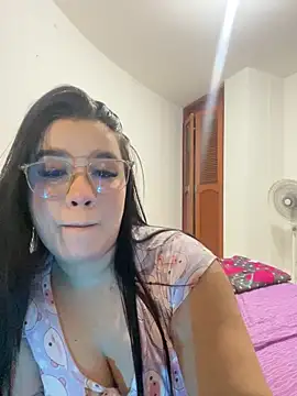 Aliciawhitee online show from 11-22-25, 01:48