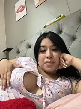 Snapshot of Aliciawhitee chatting on 10-11-25, 02:12 Aliciawhitee online show from 10-11-25, 02:12