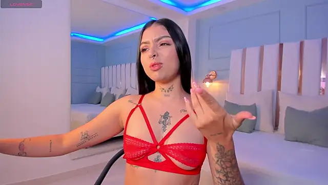 hannah miltonn online show from 11-29-25, 01:11