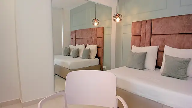 hannah miltonn online show from 09-10-25, 09:36