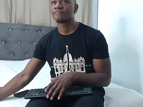 Snapshot of iamfelipee chatting on 10-18-25, 04:25 iamfelipee online show from 10-18-25, 04:25
