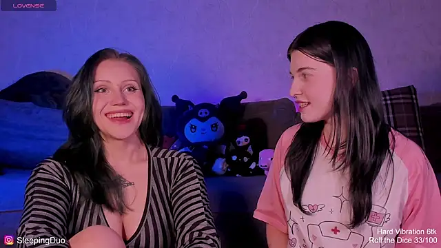 Snapshot of Threesomebabes chatting on 06-04-26, 06:12 Threesomebabes online show from 06-04-26, 06:12