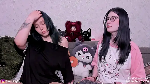 Snapshot of Threesomebabes chatting on 05-11-26, 04:04 Threesomebabes online show from 05-11-26, 04:04