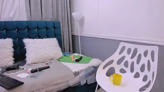 Oriana Jhonson online show from 11-19-25, 09:42