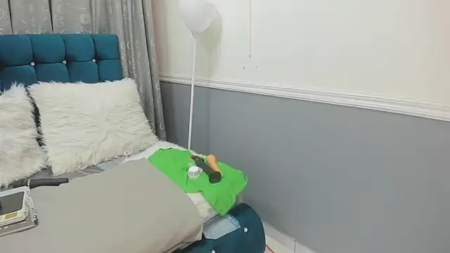 Oriana Jhonson online show from 11-21-25, 11:53