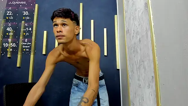 Snapshot of Just_D4v7 chatting on 10-13-25, 07:15 Just D4v7 online show from 10-13-25, 07:15