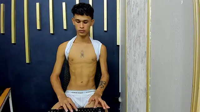 Snapshot of Just_D4v7 chatting on 09-19-25, 07:18 Just D4v7 online show from 09-19-25, 07:18