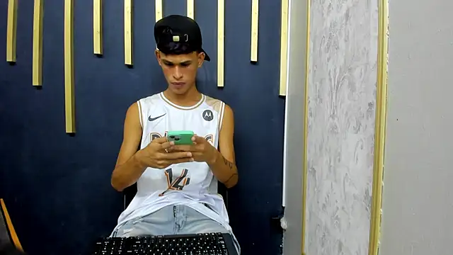 Snapshot of Just_D4v7 chatting on 09-12-25, 07:35 Just D4v7 online show from 09-12-25, 07:35