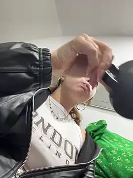 Samantha 2190 online show from 12-19-25, 05:32