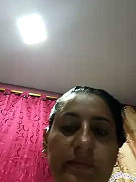 Snapshot of Titiss8921 chatting on 10-25-25, 01:34 Titiss8921 online show from 10-25-25, 01:34