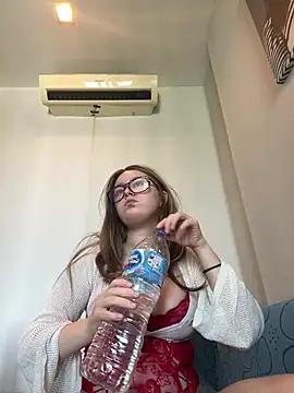 Snapshot of cherryrosealiee chatting on 07-14-26, 04:50 cherryrosealiee online show from 07-14-26, 04:50