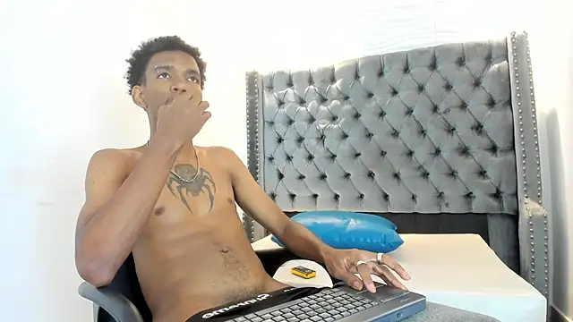 Snapshot of nero_reyd chatting on 06-06-26, 08:36 nero reyd online show from 06-06-26, 08:36
