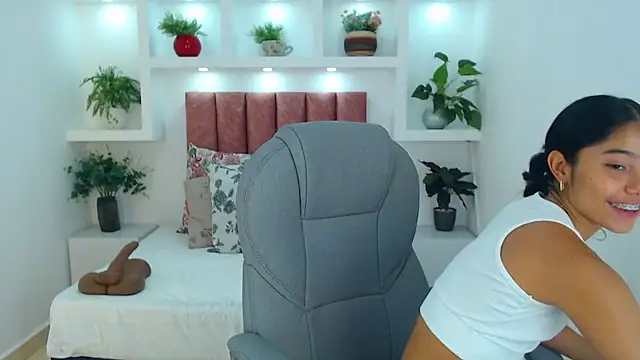 Milaa Star  online show from 02-05-26, 03:35