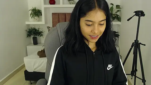 Milaa Star  online show from 02-07-26, 04:09