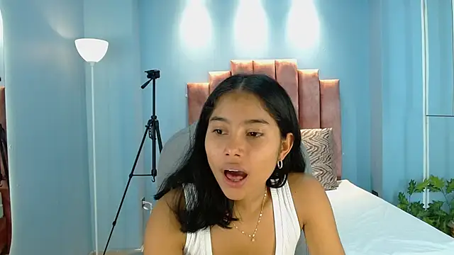 Milaa Star  online show from 02-11-26, 04:01