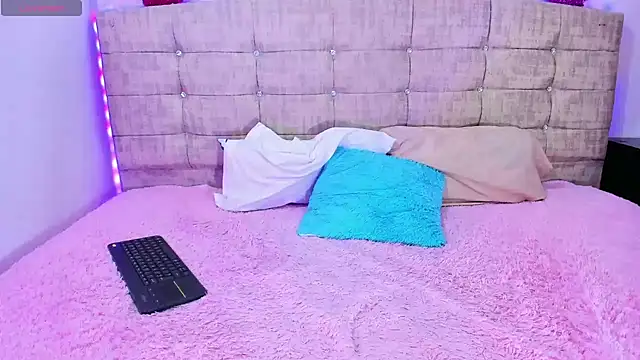 Snapshot of Lushy_sweet chatting on 10-14-25, 04:35 Lushy sweet online show from 10-14-25, 04:35