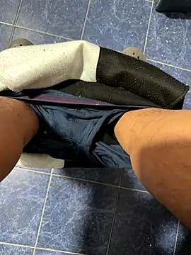 Snapshot of maialexte chatting on 12-15-25, 04:40 maialexte online show from 12-15-25, 04:40