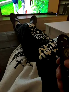 Snapshot of maialexte chatting on 12-16-25, 08:35 maialexte online show from 12-16-25, 08:35