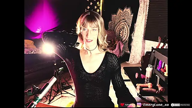 EmeryLune xo online show from 06-10-26, 02:13