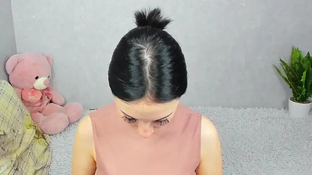 EileenMoores online show from 12-19-25, 07:27