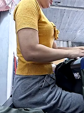 irina hana online show from 12-22-25, 01:17