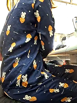 irina hana online show from 11-23-25, 01:37