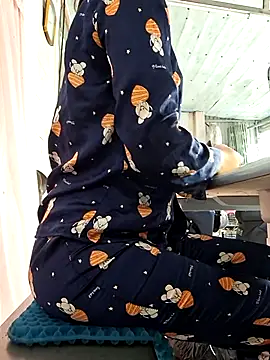 irina hana online show from 11-17-25, 01:20