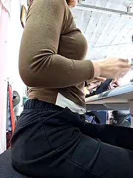 irina hana online show from 12-15-25, 07:03