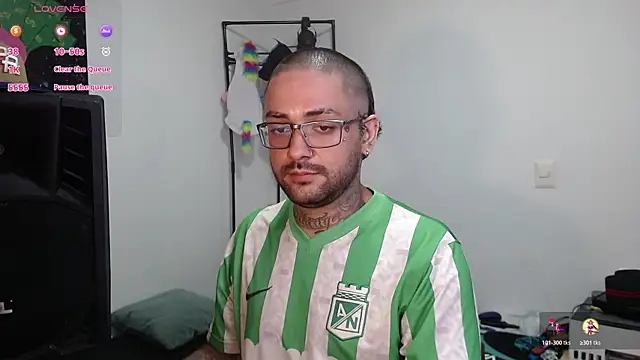 nicolastorres99 online show from 12-22-25, 04:12