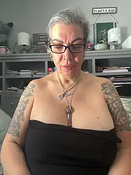 dieseldame1313 online show from 05-07-26, 03:48