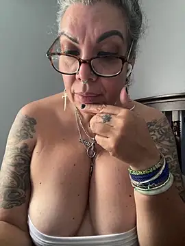 dieseldame1313 online show from 11-09-25, 07:40