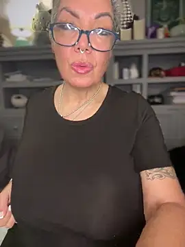 Snapshot of dieseldame1313 chatting on 02-05-26, 03:13 dieseldame1313 online show from 02-05-26, 03:13