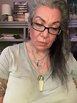 dieseldame1313 online show from 07-17-26, 10:29