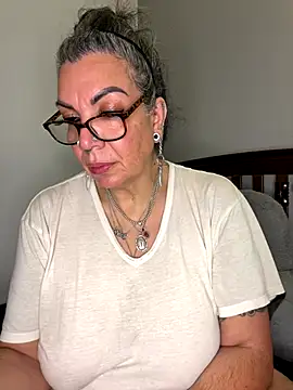 dieseldame1313 online show from 11-06-25, 01:42