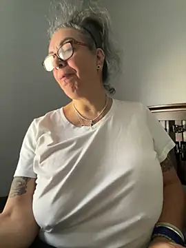 dieseldame1313 online show from 11-11-25, 01:06