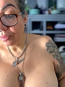 dieseldame1313 online show from 03-19-26, 05:24