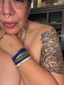 dieseldame1313 online show from 02-24-26, 07:53