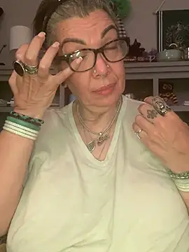 dieseldame1313 online show from 04-16-26, 06:36