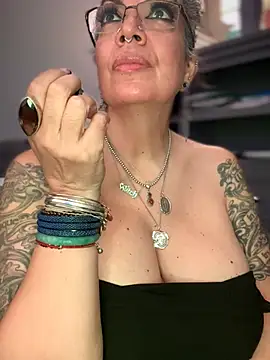 dieseldame1313 online show from 02-26-26, 01:49