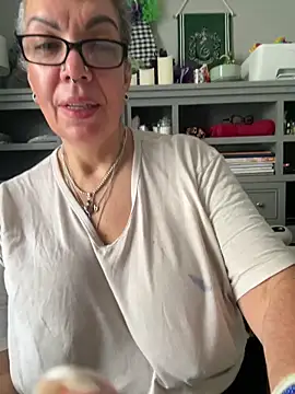 dieseldame1313 online show from 02-06-26, 04:14