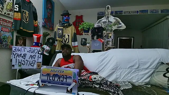 Snapshot of Str8ishVegasGuy chatting on 10-21-25, 08:03 Str8ishVegasGuy online show from 10-21-25, 08:03