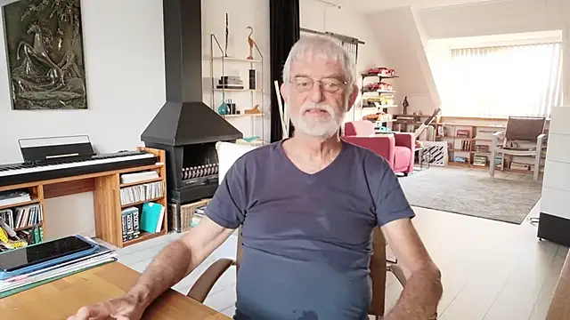 Snapshot of ewaldwillems99 chatting on 07-05-26, 04:30 ewaldwillems99 online show from 07-05-26, 04:30